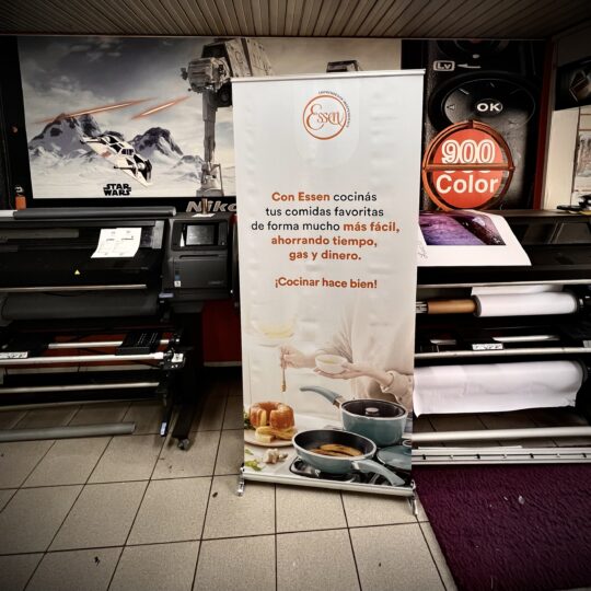 Banner con estructura Roll Up.