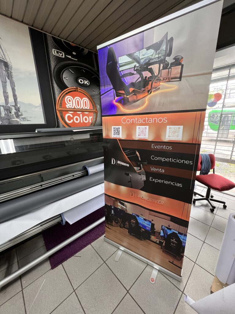 Banner con estructura Roll Up.